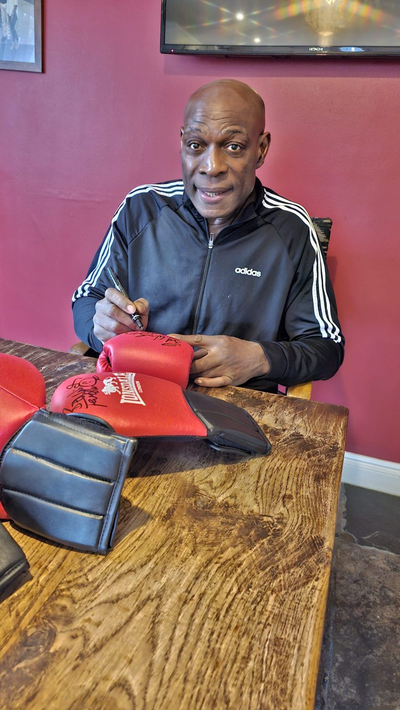 lonsdale glove signing 2024